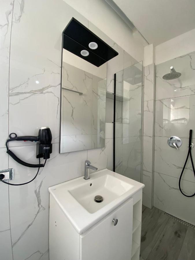 Hotel Kristal Borsh Kültér fotó