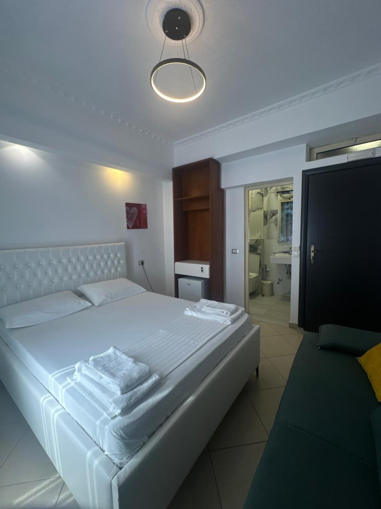 Hotel Kristal Borsh Kültér fotó