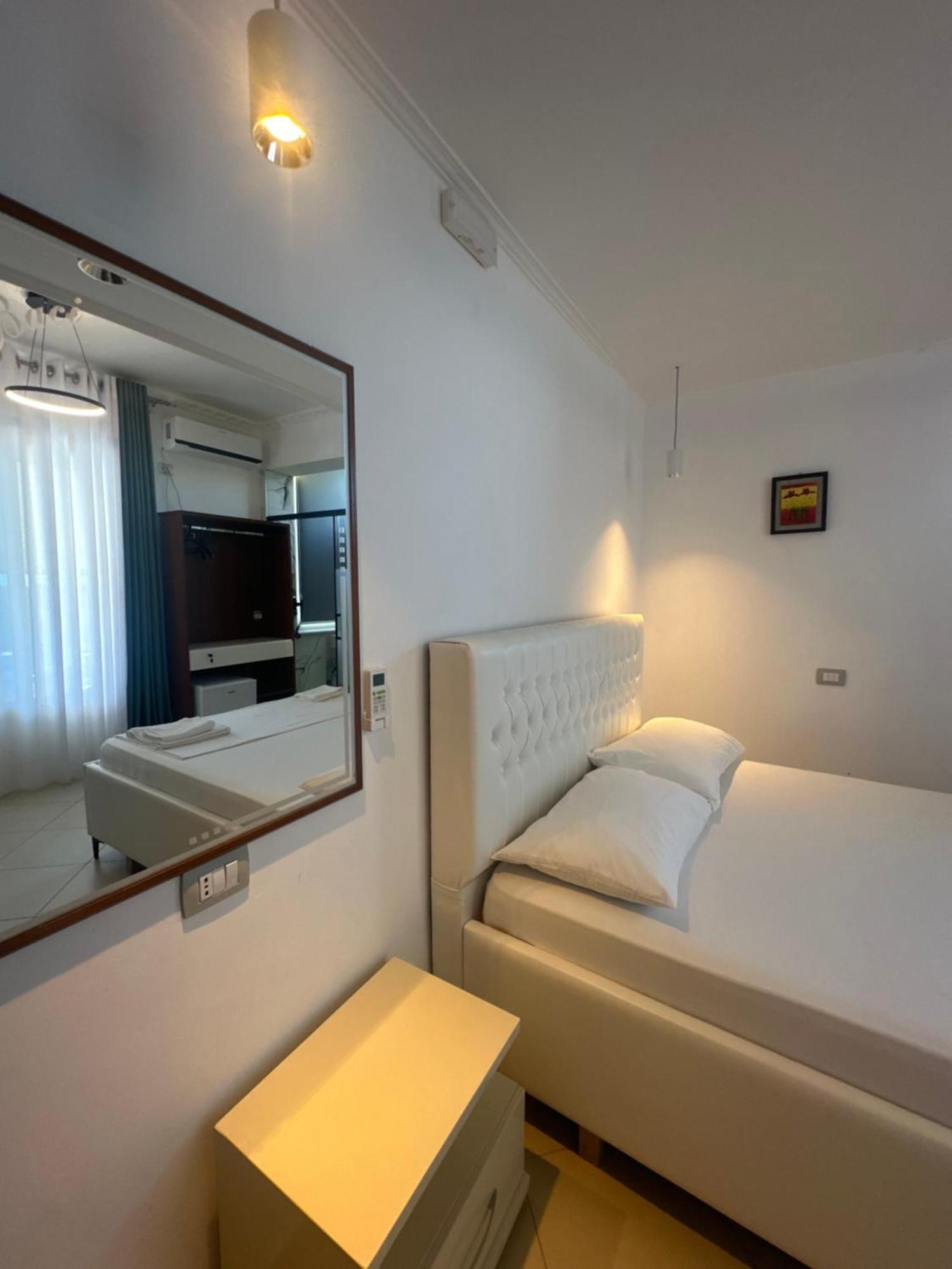Hotel Kristal Borsh Kültér fotó